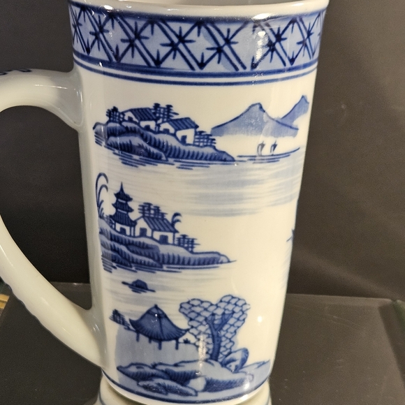 Vtg White And Blue Porcelain 16oz Mug. Blue Willow Inspiration Pattern Cup - Picture 5 of 14
